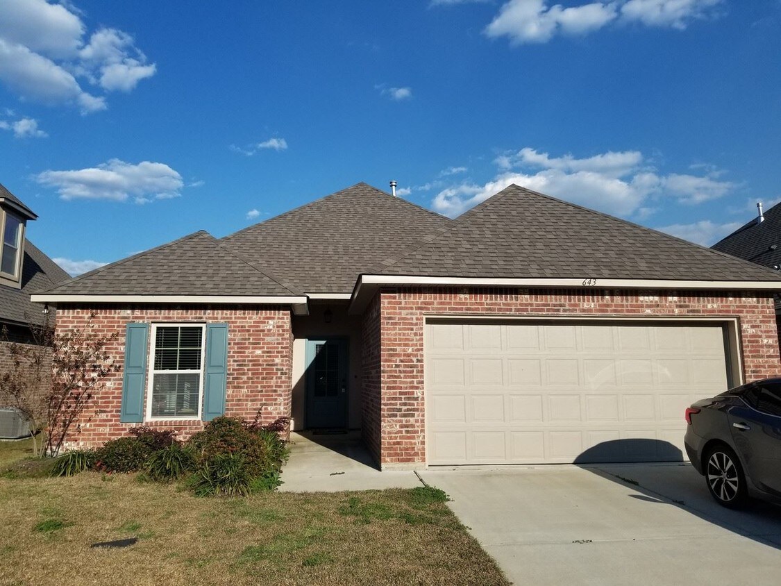 Primary Photo - 3 br, 2 bath House - 643 Riverscape