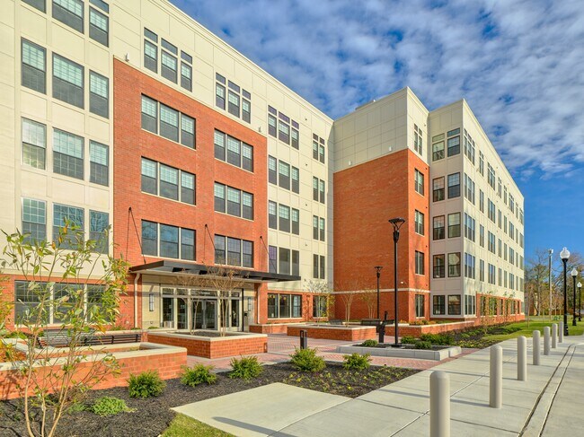 Vista exterior del edificio Encore - Ingram Manor Apartments