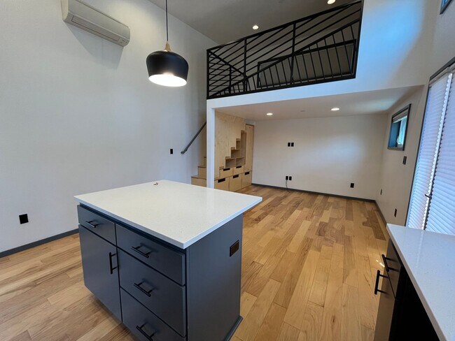 Foto del edificio - 1 Bed/1 Bath Tiny Home in SE Bend - Wizard...