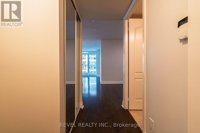 Building Photo - 801 - 2121 LAKE SHORE BOULEVARD W