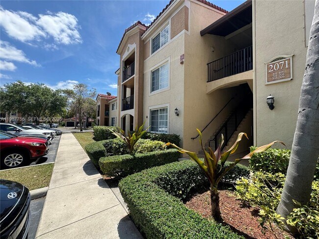Foto del edificio - 2071 Renaissance Blvd