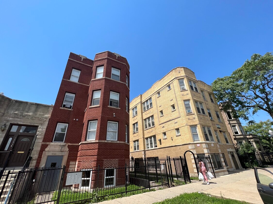 Foto del edificio - 1242 S Lawndale Ave