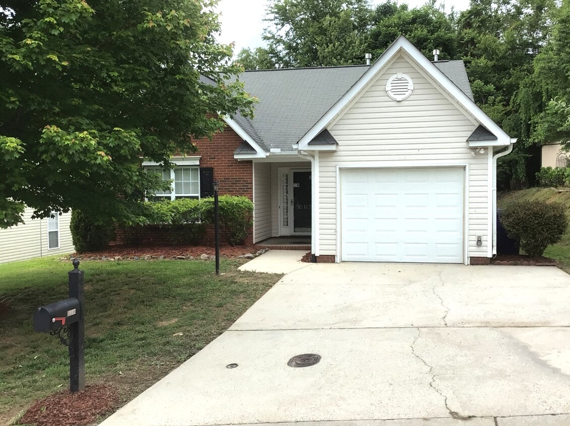 Foto principal - 5117 Oakhurst Park Ct