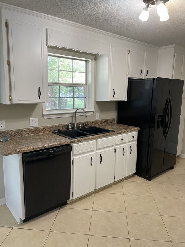 Building Photo - Beautiful Home in Mill Creek Estates