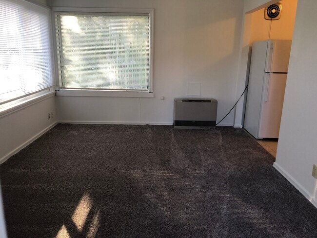 Foto del edificio - 634 NE Gray Ln