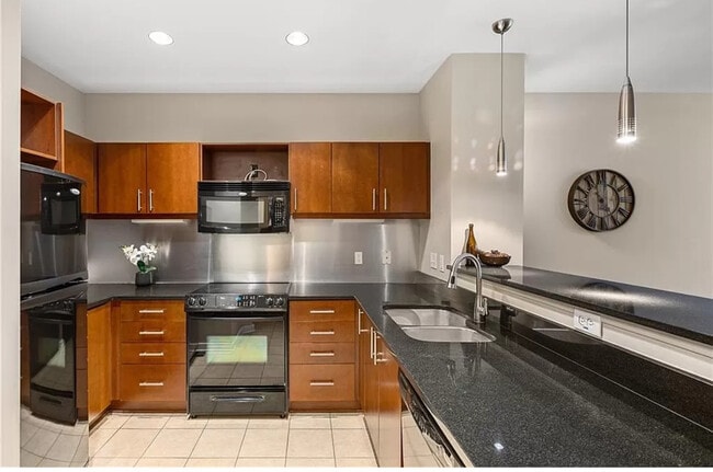 Foto del edificio - 390 17th St NW