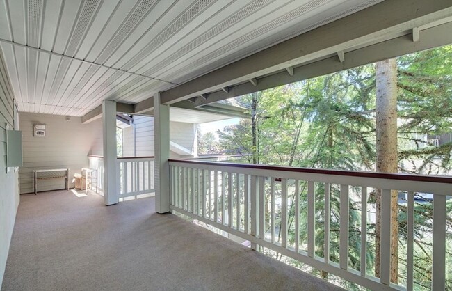 Building Photo - Beautiful 2 bedroom 2 bath Condo Newport W...