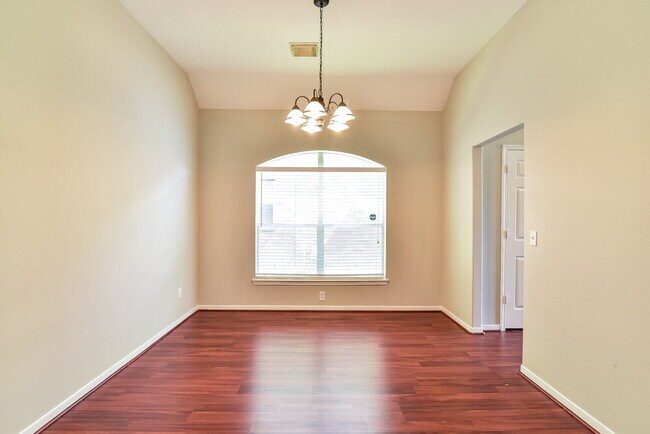 Foto del edificio - 2730 Hazy Creek Dr