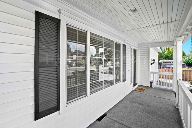 Building Photo - 2136 NE 13th Ave