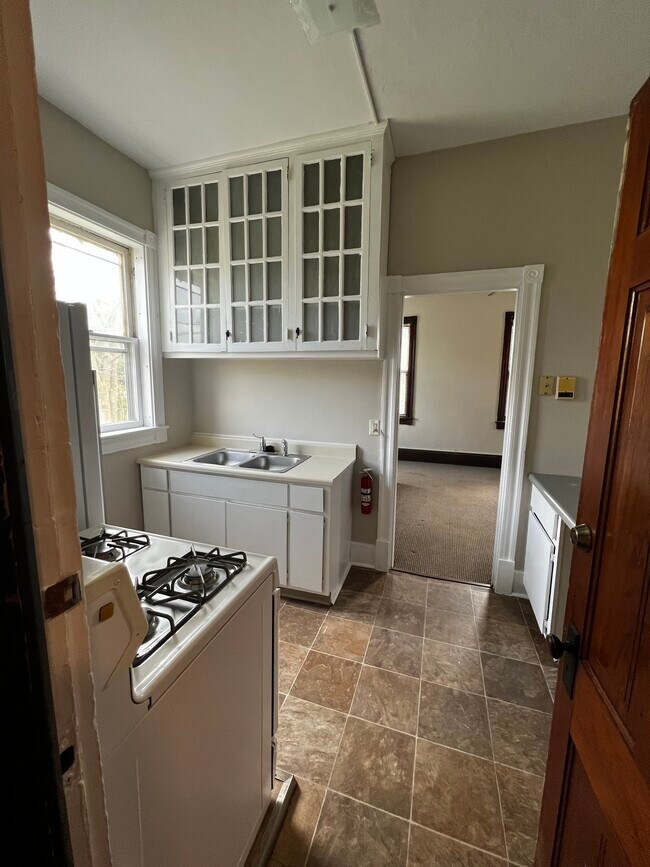 kitchen - 1015 High St