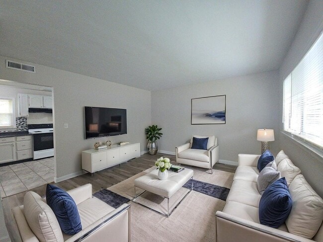 Photo - 1011 Blakley Dr *Beautiful 3 BR, 2 BA House in Eastern Hills*