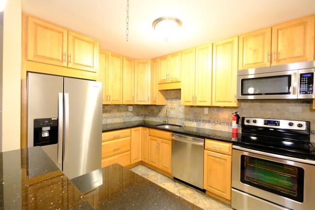 Building Photo - Lovely 3 BR/2 BA Townhome in Pasadena!