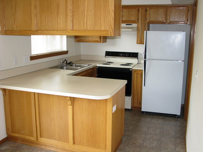 Building Photo - Quiet Two Bedroom Duplex in South Salem