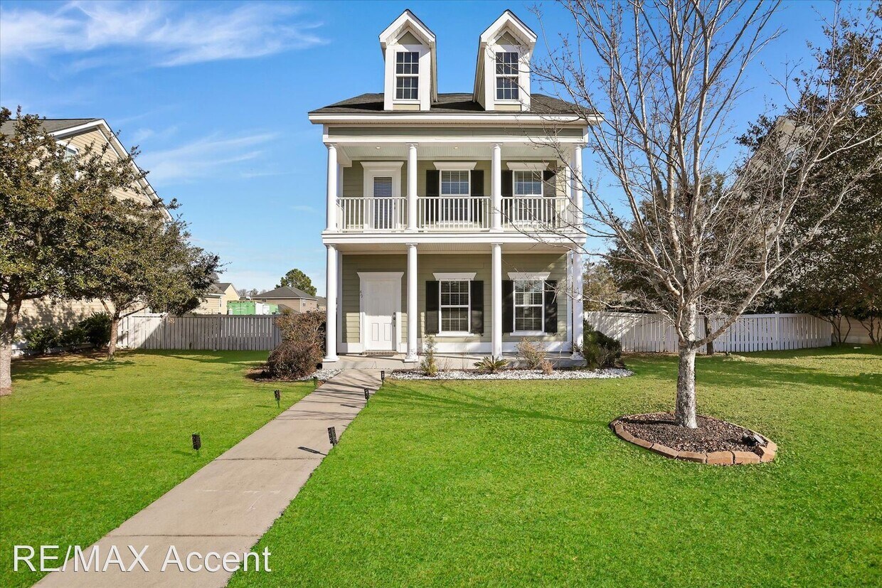 3 br, 3 bath House 49 Shearwater Ln. House Rental in Richmond Hill