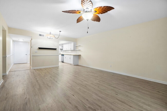 Building Photo - 18081 SE Country Club Dr