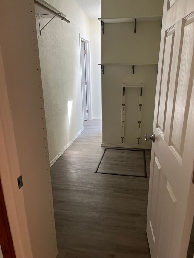 Foto del edificio - 17704 N Hilltop Rd
