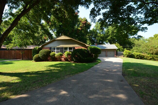 Building Photo - 1105 W Brooks Street