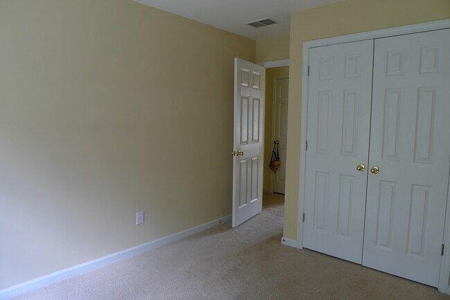 Foto del edificio - 7045 Devonhall Way