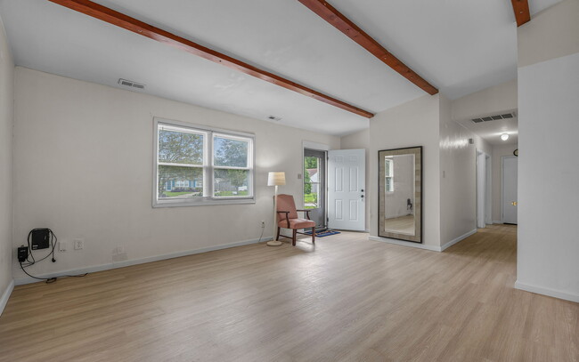Building Photo - 1025 Dool Ct