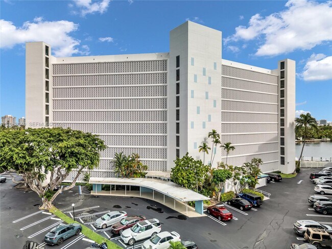 Foto del edificio - 9101 E Bay Harbor Dr
