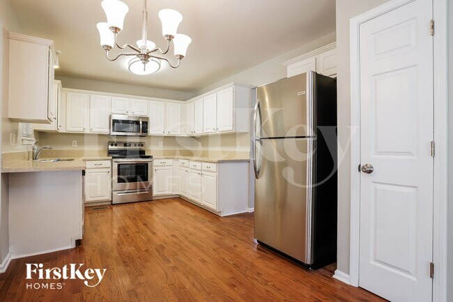 Building Photo - 3211 Bardwell Rd