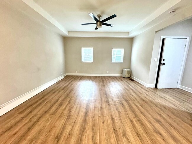 Building Photo - 1709 N Maplewood Ave