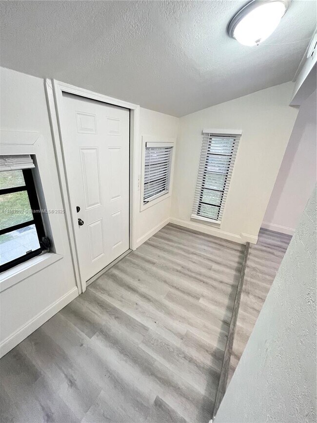 Foto del edificio - 500 SW 10th St