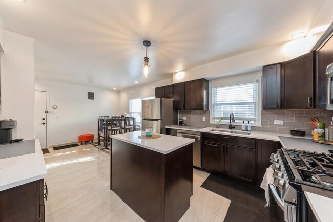 Foto del edificio - 856 E Capri Dr