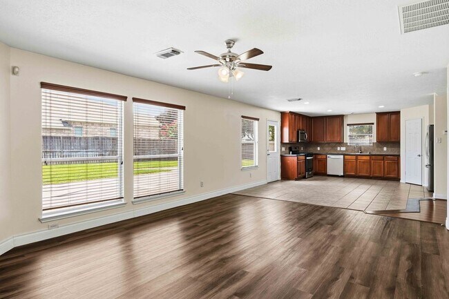 Foto del edificio - 14015 Crossvale Ln