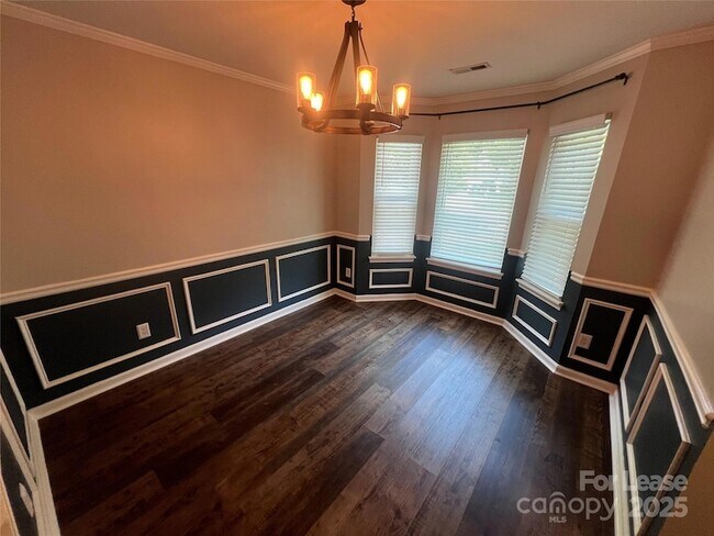 Foto del edificio - 4440 Hounds Run Dr