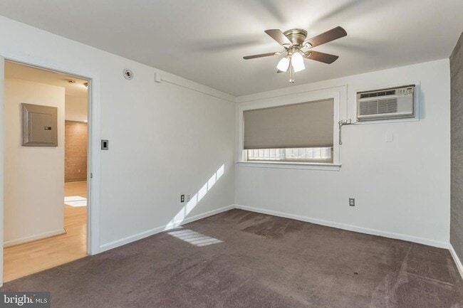 Building Photo - Modern 2-Bedroom Apartment with In-Unit La...