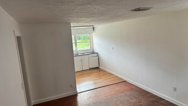 Foto del edificio - 5609 SE Jack Ave