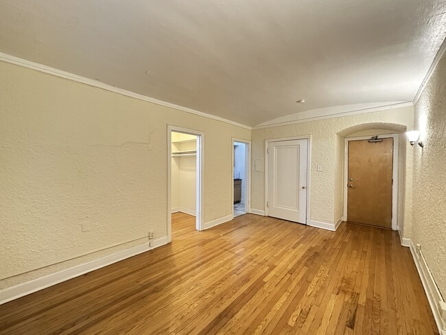 Building Photo - 535 W Arlington Pl