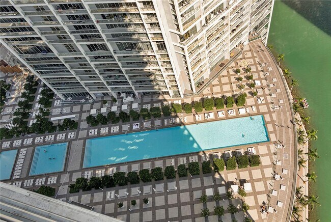 Building Photo - 495 Brickell Ave