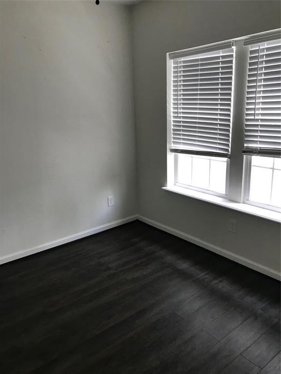 Foto del edificio - 3815 Menard St