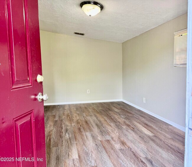 Building Photo - 7054 Red Robin Dr