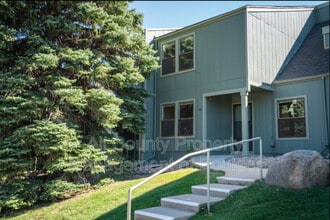Building Photo - 50 Benthaven Pl