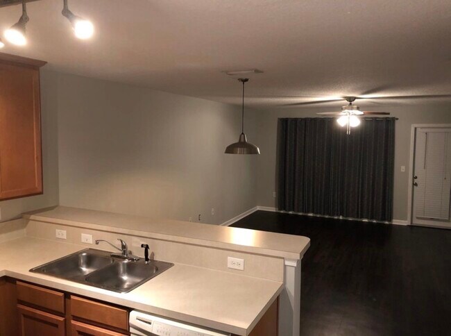 Building Photo - 1500 Calming Water Dr