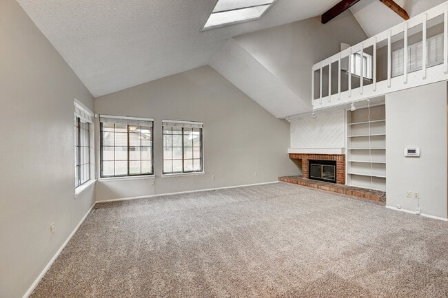 Building Photo - $2,495 2 Bed, 2 Bath Townhome in Aurora wi...
