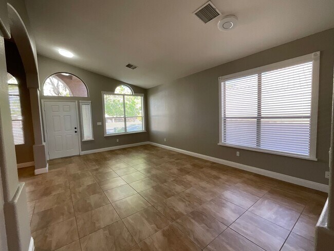 Foto del edificio - Single story home, 4br, 2bth, 2cg, RV doub...