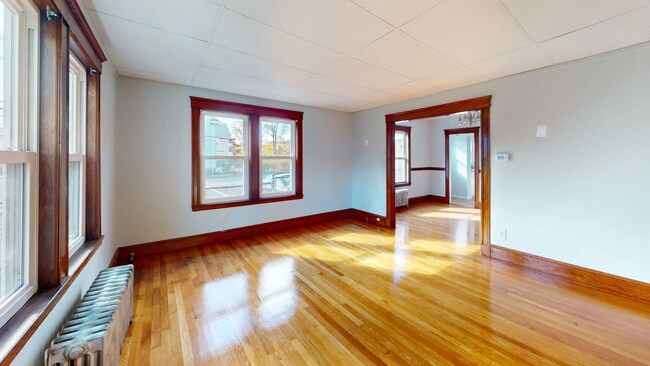 Building Photo - 895-897-897 Canterbury St