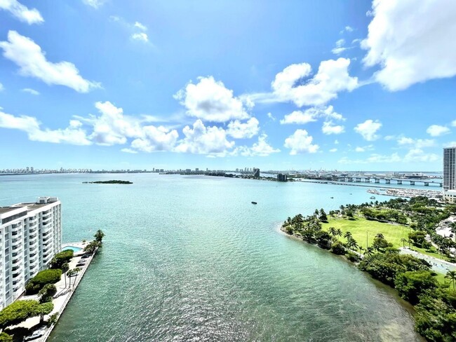 Foto del edificio - 2020 N Bayshore Dr