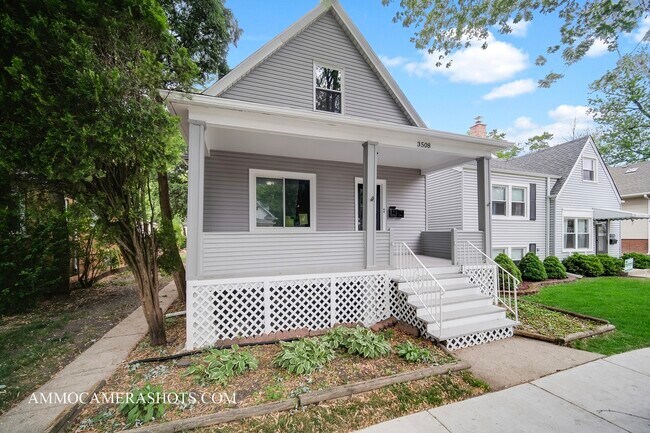 Foto del edificio - 3508 Sunnyside Ave