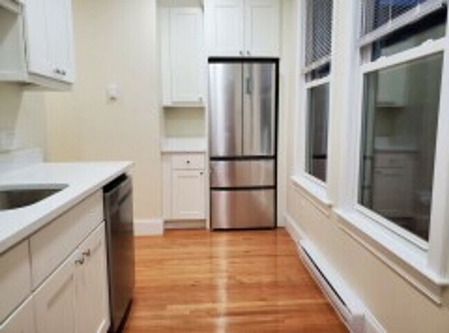 Foto del edificio - Renovated Brookline / Coolidge Corner 4 Bed/2 Bath on Harris St for September 1st.  NO BROKER FEE
