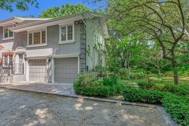 Building Photo - 90 Holbrook Ln