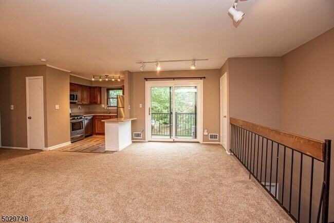 Building Photo - 606 Nottingham Way