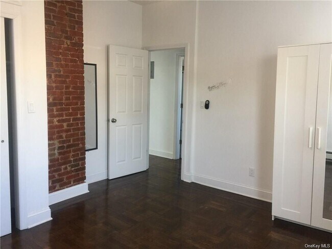 Foto del edificio - 446 W 259th St