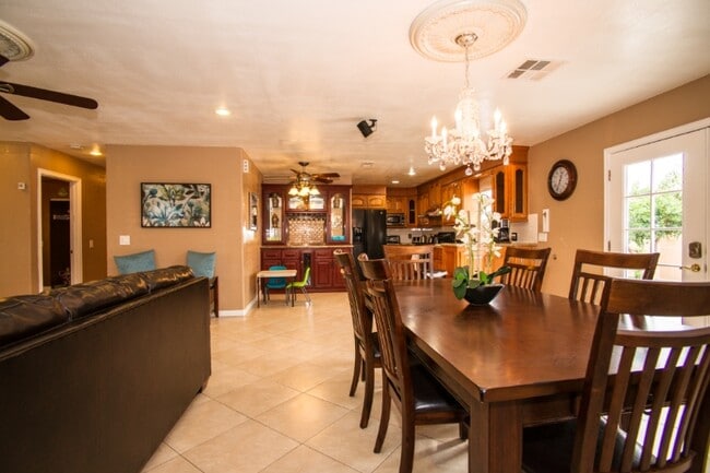 Building Photo - 11252 S Euclid St