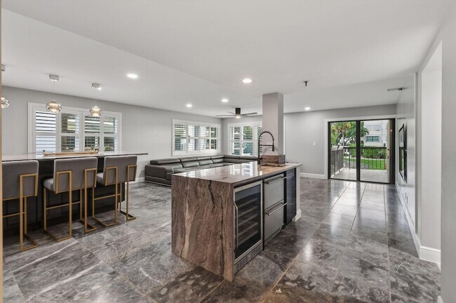 Foto del edificio - 372 Golfview Rd