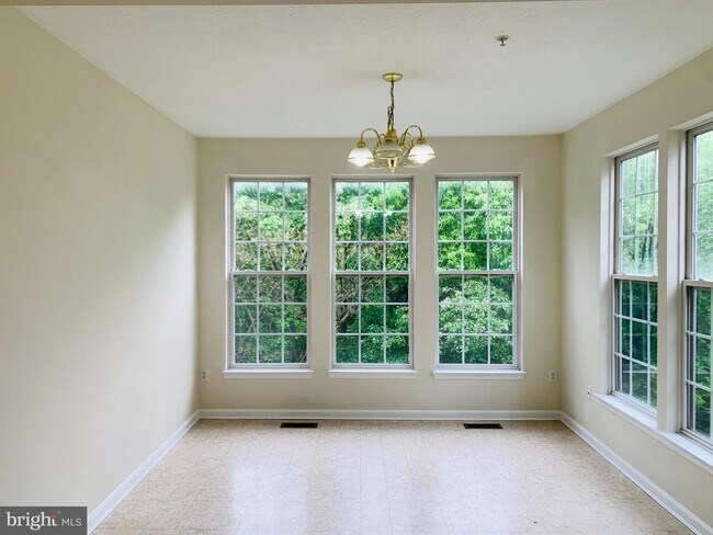 Foto del edificio - 1481 Pangbourne Way